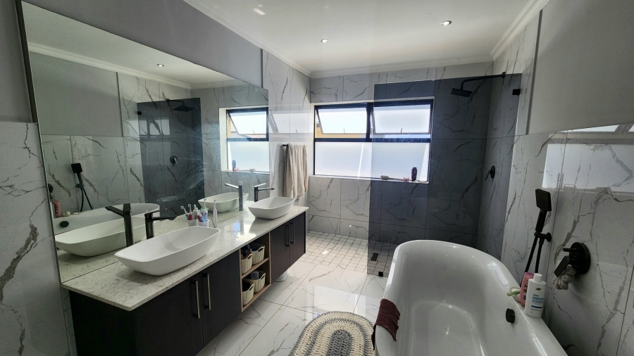 3 Bedroom Property for Sale in Hartenbos Heuwels Western Cape